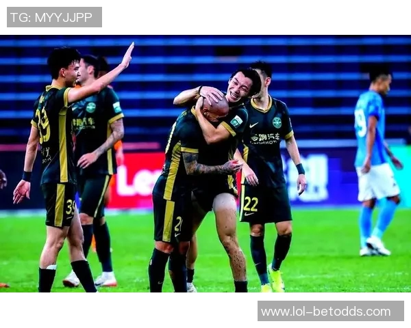 中超激战巴萨与曼联战成平局精彩瞬间引发全场热烈反响分析